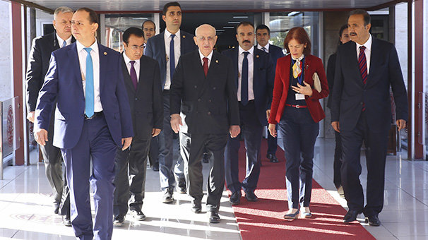 TBMM Başkanı Kahraman, Baykal’ı ziyaret etti