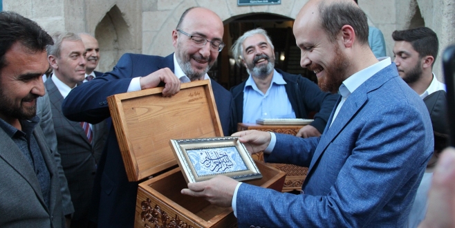 Bilal Erdoğan: “Başarılarından dolayı KİHMED Başkanı Önsay’ı tebrik ediyorum”