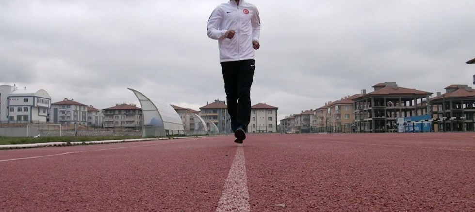 Dünya şampiyonu atlet olimpiyatlara katılmak istiyor