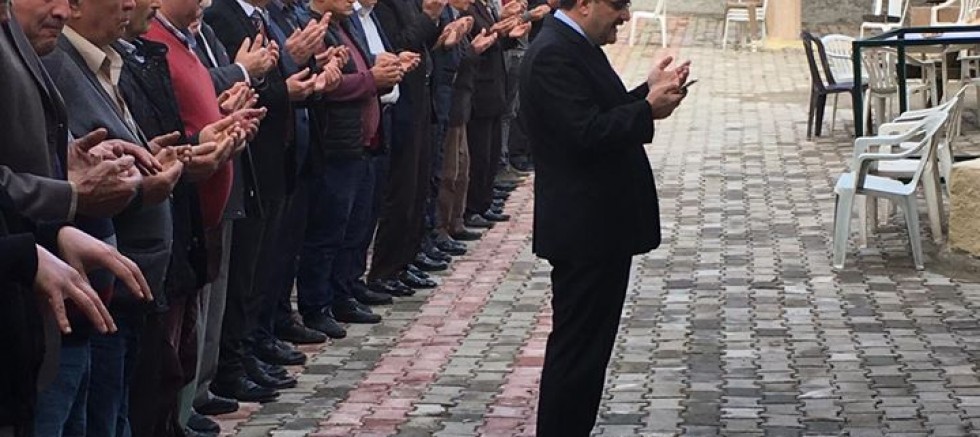 GEDİZ KAYMAKAMI ÖNDER ÇUKURÖREN KÖYÜ’NDE YAĞMUR DUASINA KATILDI