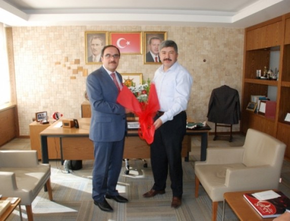 İLÇE MÜFTÜSÜ’NDEN, BAŞKAN AKÇADURAK’A ZİYARET