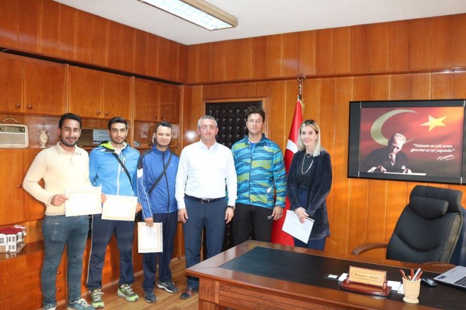 KAYMAKAM ÖNDER’DEN,  GEDİZ GENÇLİK VE SPOR İLÇE MÜDÜRLÜĞÜ PERSONELİNE BAŞARI BELGESİ