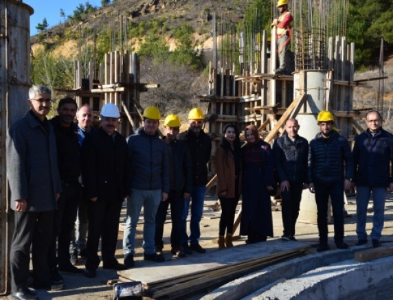 BAŞKAN AKÇADURAK, GEDİZ TERMAL TATİL KÖYÜ 1. ETAP İNŞAATI’NDA İNCELEMELERDE BULUNDU