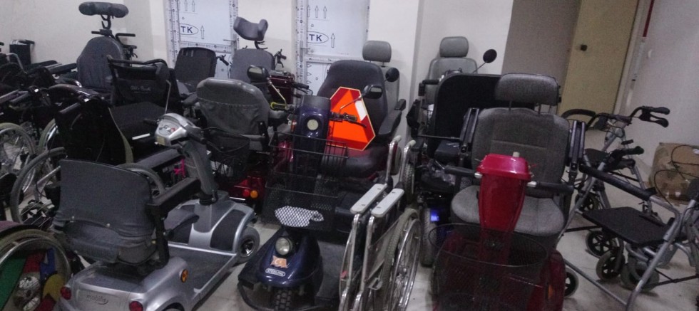 Gedizli Gurbetçilerden malzeme engellilere malzeme desteği