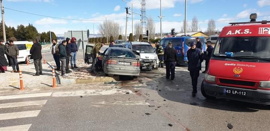 Gediz’de trafik kazası: 6 yaralı