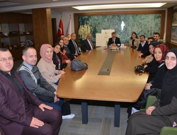 STAJYER ÖĞRETMENLER BAŞKAN AKÇADURAK’I ZİYARET ETTİ