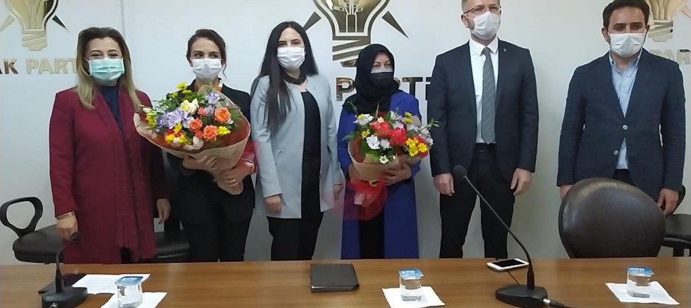 AK Parti’de Melek Mankan, görevi devraldı