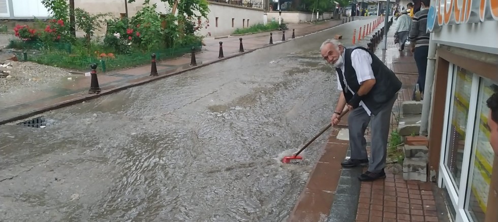 Kütahya’da sağanak yağış etkili oldu