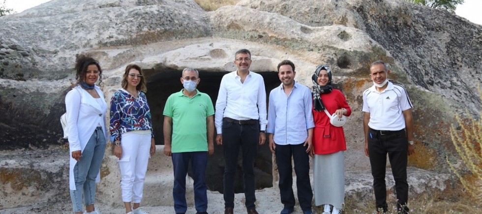 Frigya vadilerini inceledi