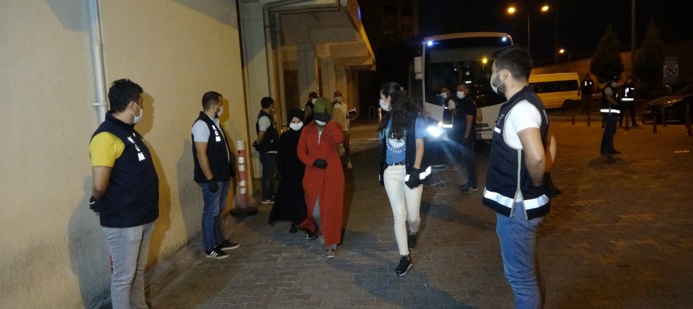 Uşak’ta FETÖ’nün kadın yapılanmasına darbe: 26 gözaltı