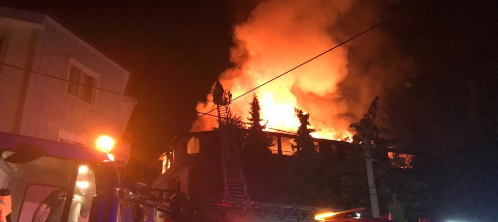 GEDİZ’DE EVDE ÇIKAN YANGINDA BİR ÇOCUK HAYATINI KAYBETTİ