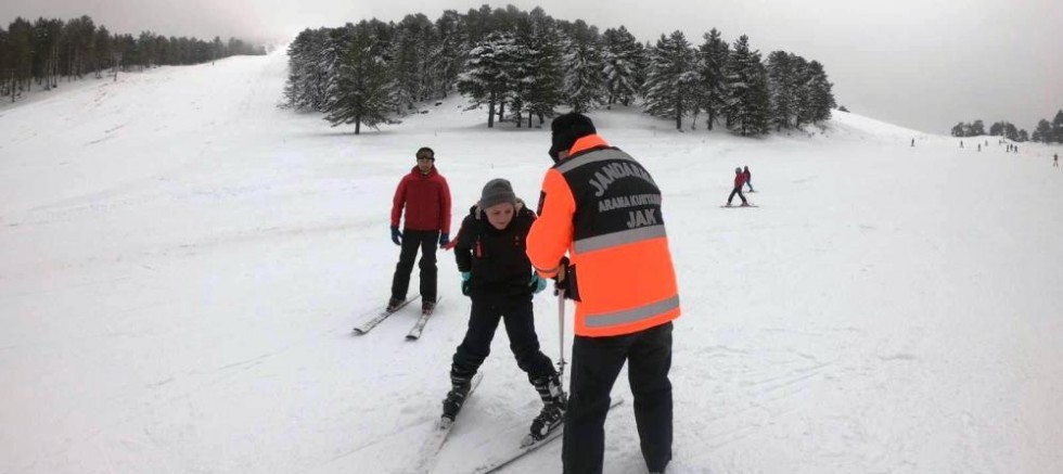 Murat Dağı Kayak Merkezi’ndeki “JAK” timleri güven veriyor