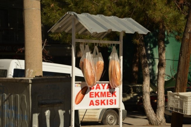 Gediz Belediyesi’nden “Askıda Bayat Ekmek Projesi”
