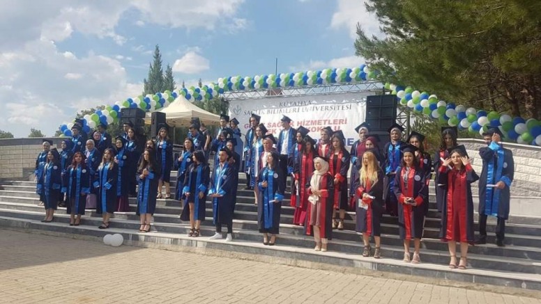 KSBÜ Gediz Sağlık Hizmetleri MYO’da mezuniyet coşkusu
