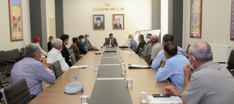 Muhtarların taleplerini dinledi