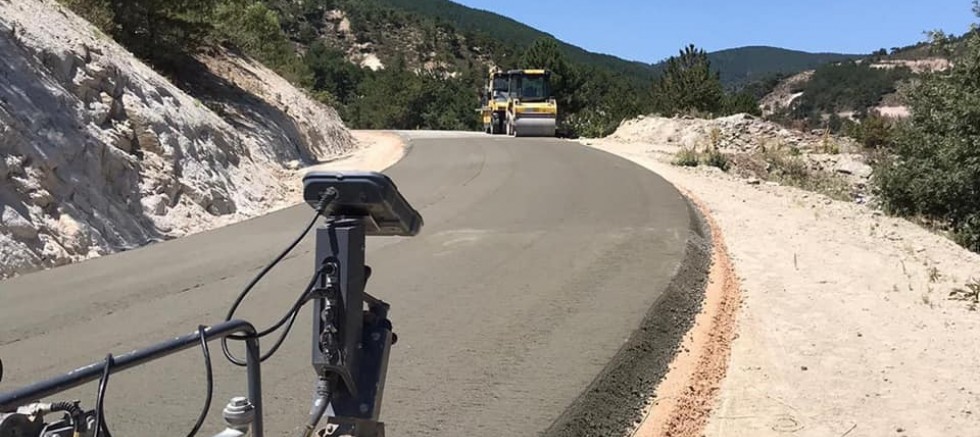Simav’da beton yol çalışması