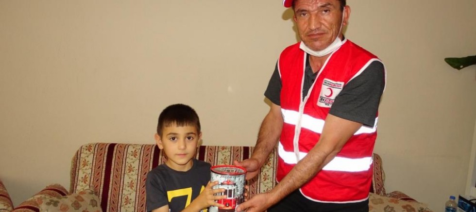 Sünneti için kumbarasında biriktirdiği parayı yangın mağdurlarına bağışladı