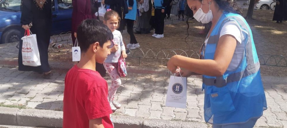 Belediyeden öğrencilere hijyen seti