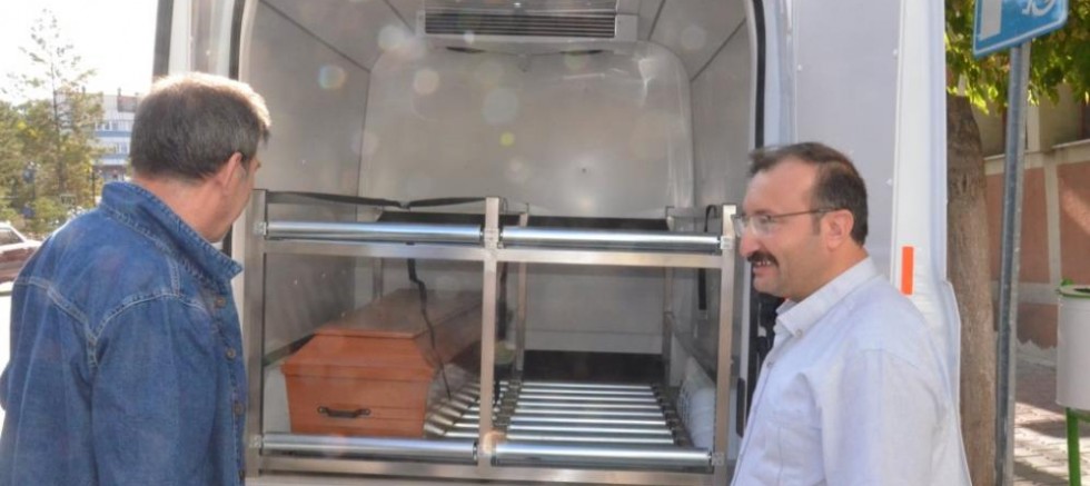 Belediyenin temin ettiği cenaze nakil aracı hizmete girdi