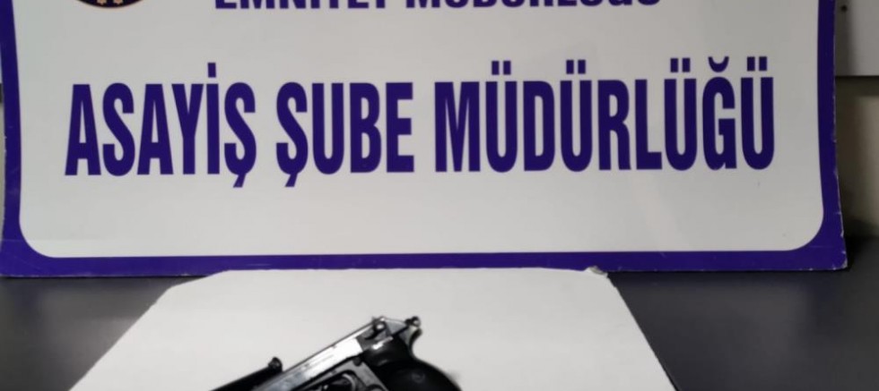 Kütahya’da uyuşturucu madde, kaçak alkol ve ruhsatsız tabanca ele geçirildi