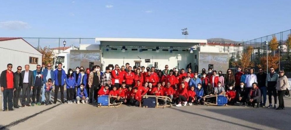 Gedizli sporcular tekerlekli kızak şampiyonasına katıldı