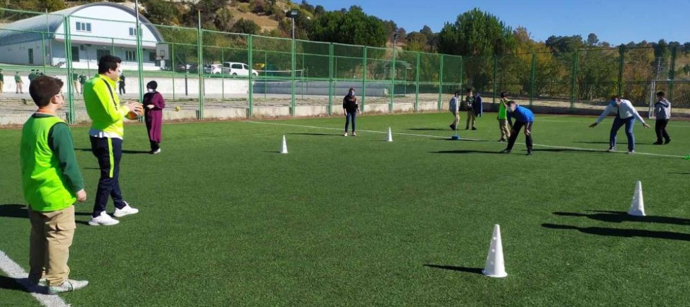 Köy okulundaki etkinliklerden renkli görüntüler