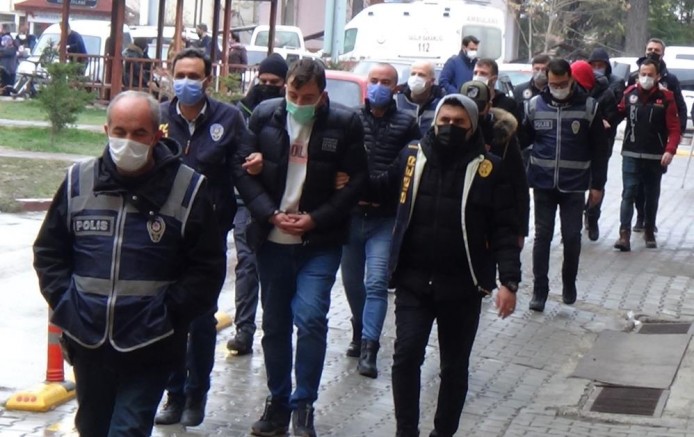 Eş zamanlı şafak operasyonu ile 17 kişi gözaltına alındı