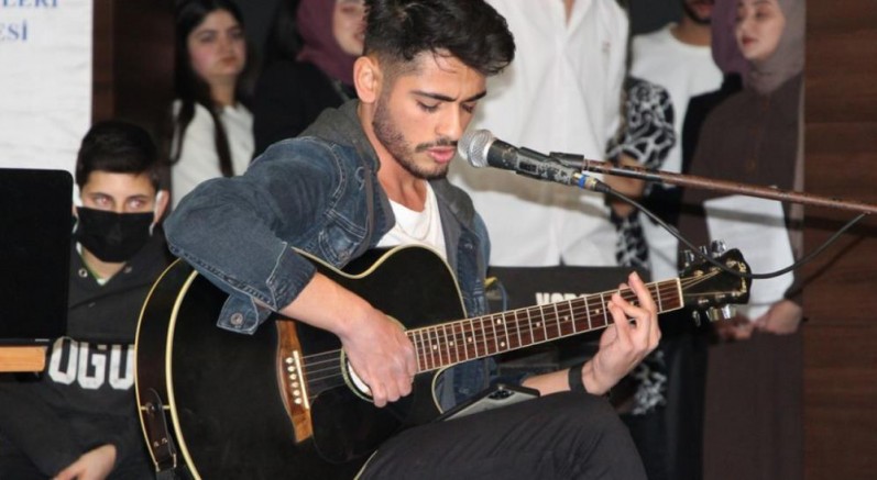 Gediz MYO öğrencilerinden konser etkinliği