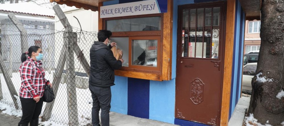Halk ekmek büfelerinden 85 bin ücretsiz ekmek dağıtıldı