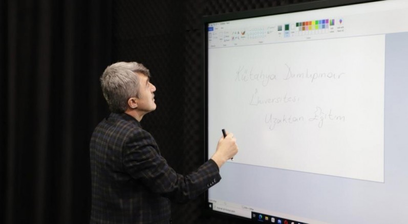 DPÜ’de Uzaktan Eğitim Ders Kayıt Stüdyosu kuruldu
