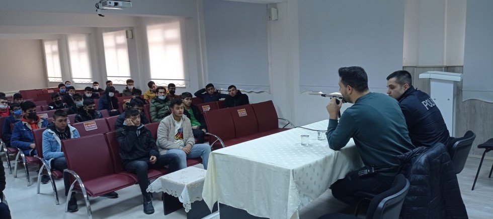 Gediz’de öğrencilere polislik mesleği tanıtıldı