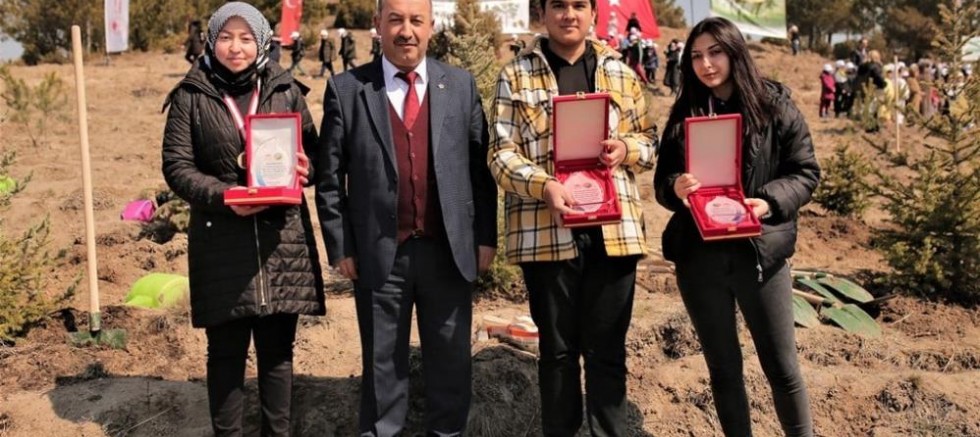 Kütahya’da dereceye giren öğrenciler ödüllendirildi