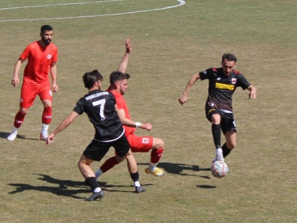 TKİ Tavşanlı Linyitspor liderlik koltuğunda