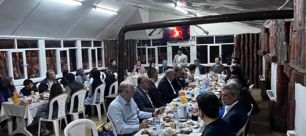 Gediz’de Kaymakam Hakan Alkan yetim çocuklar ile bir araya geldi