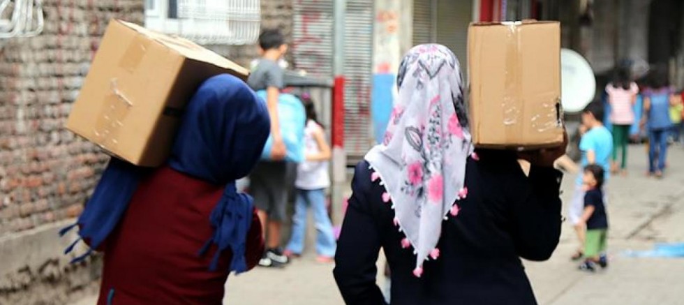 İhtiyaç sahiplerine 190 bin 500 lira nakit ve 100 gıda kolisi yardımını