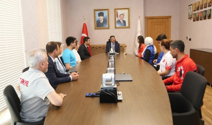 Vali Ali Çelik’ten gençlere tavsiye: “Spordan asla vazgeçmeyin”