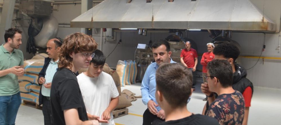 İspanyol öğretmen ve öğrenciler, leblebi üretimini yerinde inceledi