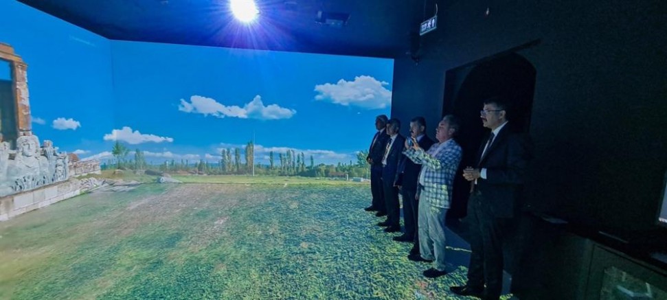 Uşak Valisi, Kütahya’da Frig Çevre ve Medeniyet Tanıtım Merkezi’nde