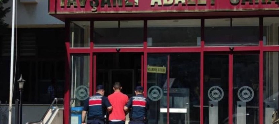 Dolandırıldığını son anda anladı, dolandırıcıyı yakalattı