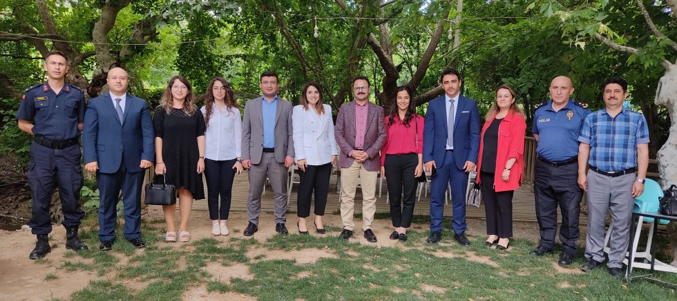 Gediz’de tayini çıkan hakim ve savcılar için veda yemeği