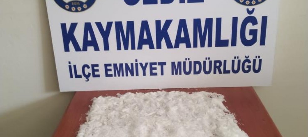 Gediz’de durdurulan araçta uyuşturucu ele geçirildi