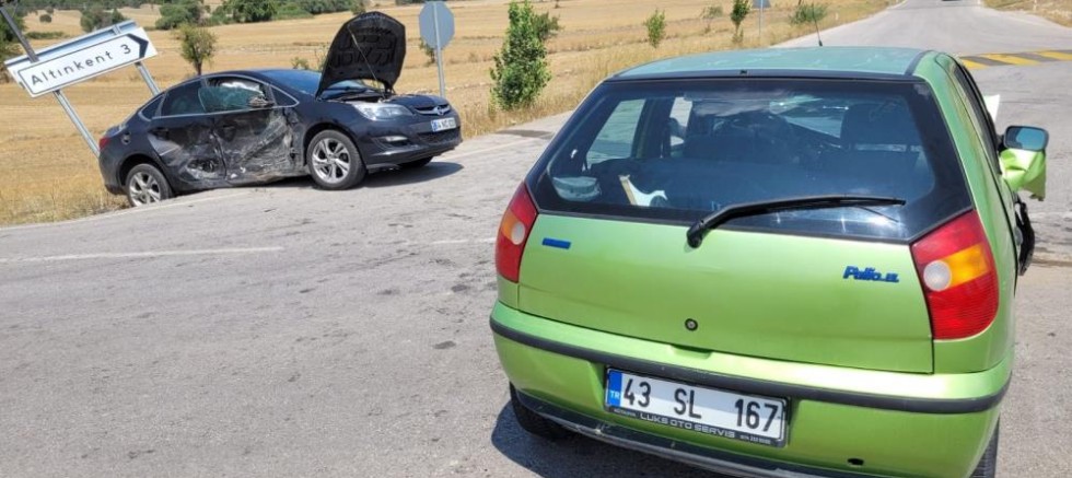 Gediz’de trafik kazası: 3 yaralı