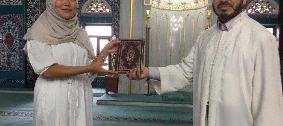 Japon kadın Müslüman oldu