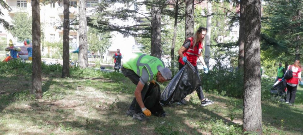Başkan Işık, etkinliğe katılarak çevre temizliğine dikkat çekti