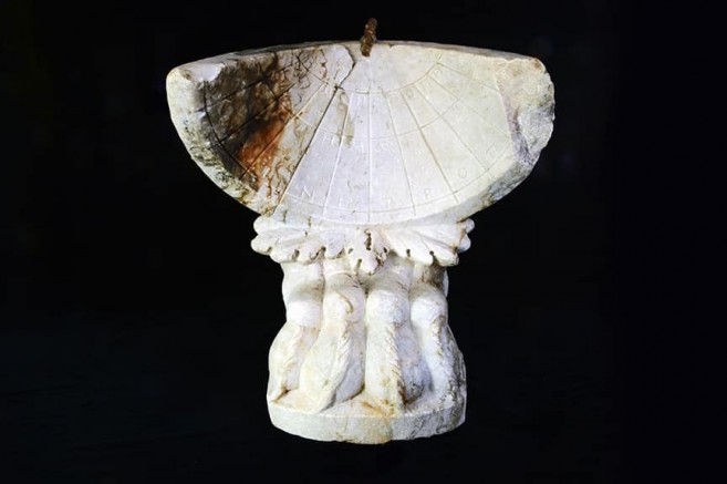 Çavdarhisar Aizanoi Antik Kenti’ndeki kazılarda güneş saatine ulaşıldı