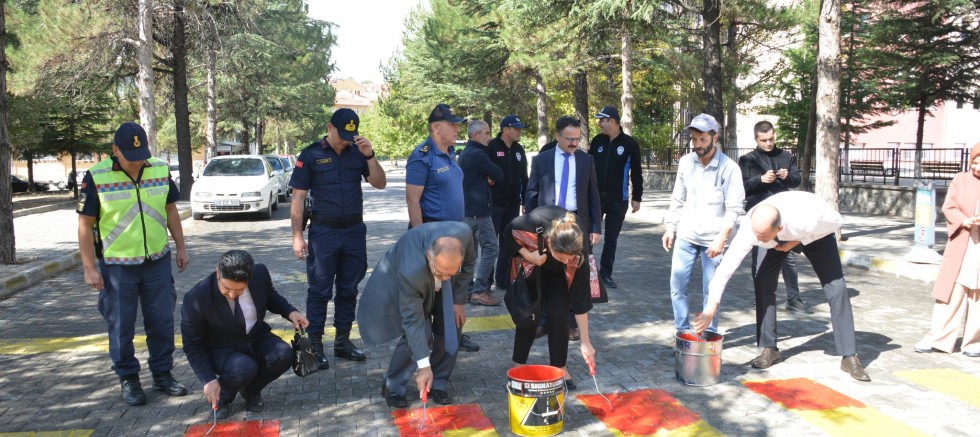 Gediz’de “Yayalara Öncelik Duruşu, Hayata Saygı Duruşu” Etkinliği