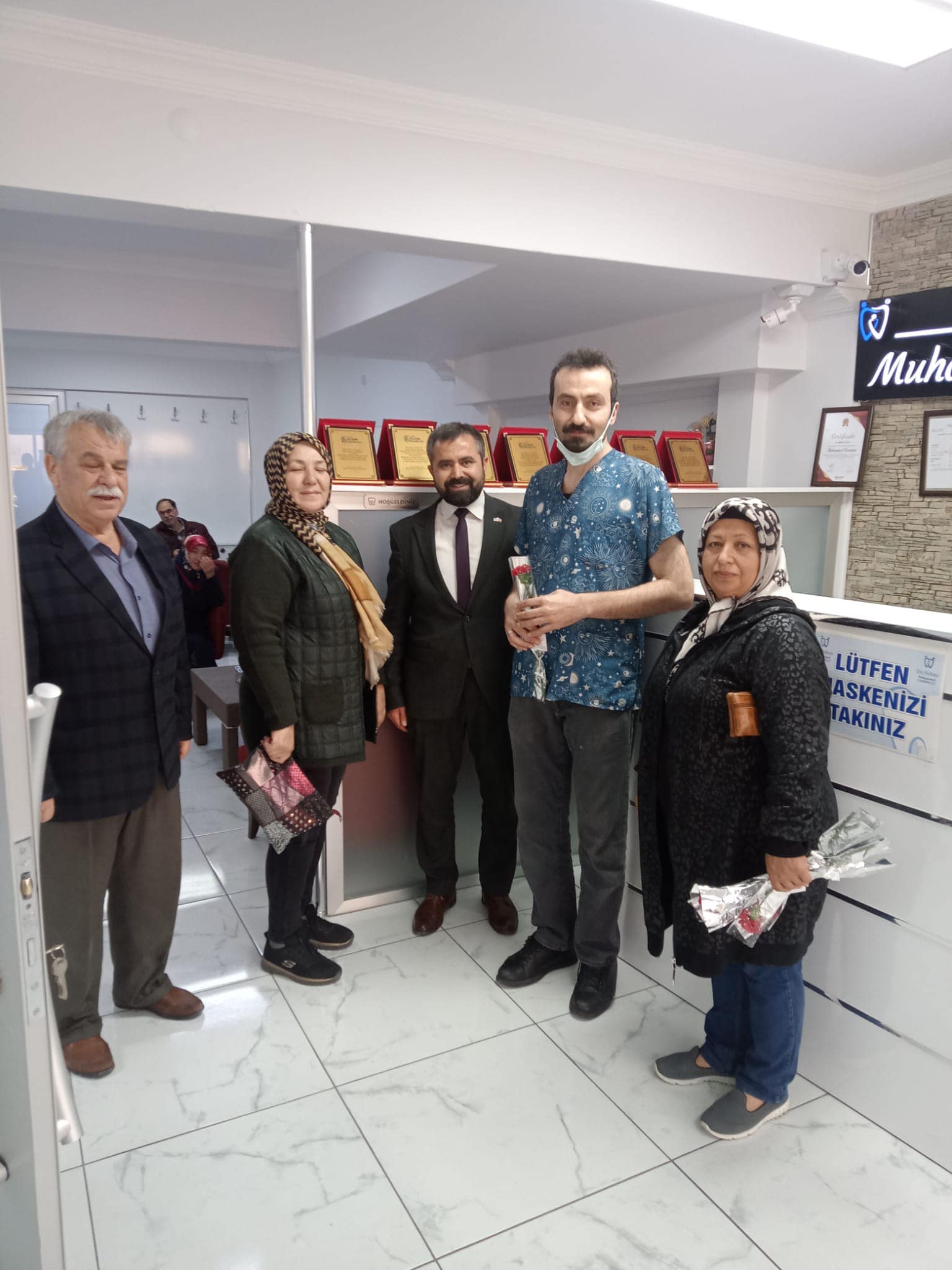 İYİ PARTİ GEDIZ İLÇE BAŞKANLIĞI 22 KASIM DÜNYA DiŞ HEKİMLİĞİ GÜNÜ DOLAYISIYLA ETKİNLİK DÜZENLEDİ.