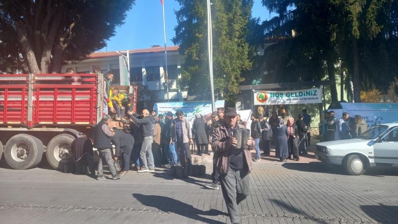 Gediz’de 15 bin fidan dağıtıldı