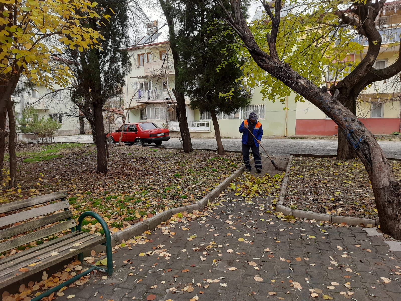 GEDİZ’DE TEMİZLİK ÇALIŞMALARI ARALIKSIZ DEVAM EDİYOR