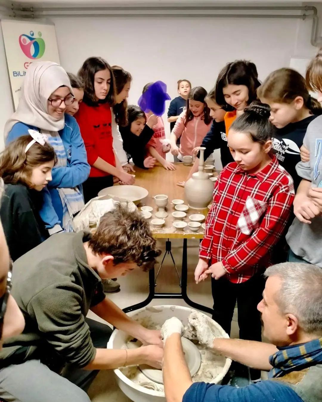 Gediz Bilim Sanat Merkezi öğrencileri çini sanatını üstadından öğrendiler